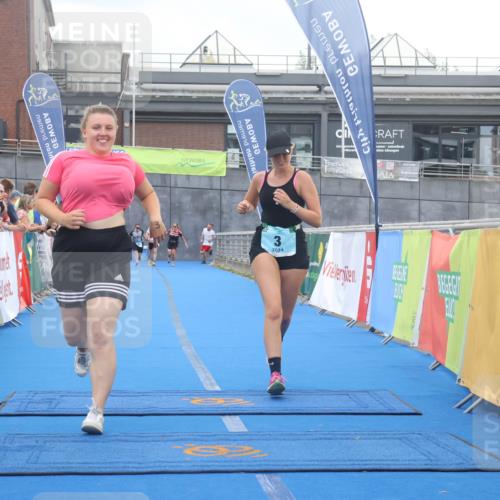 11.08.2024 - GEWOBA Citytriathlon Bremen Lena Gebhardt http://msf.ph/oto/6788014 11.08.2024 11:19:36 Ziel 3, 38, 98 meine-sportfotos.de