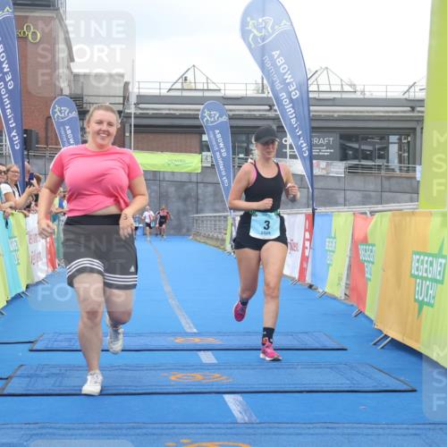 11.08.2024 - GEWOBA Citytriathlon Bremen Lena Gebhardt http://msf.ph/oto/6788018 11.08.2024 11:19:36 Ziel 3, 38, 98 meine-sportfotos.de
