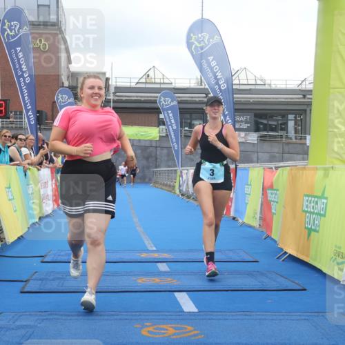 11.08.2024 - GEWOBA Citytriathlon Bremen Lena Gebhardt http://msf.ph/oto/6788020 11.08.2024 11:19:37 Ziel 3, 38, 95 meine-sportfotos.de