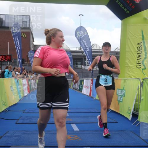 11.08.2024 - GEWOBA Citytriathlon Bremen Lena Gebhardt http://msf.ph/oto/6788023 11.08.2024 11:19:37 Ziel 3, 38, 95 meine-sportfotos.de