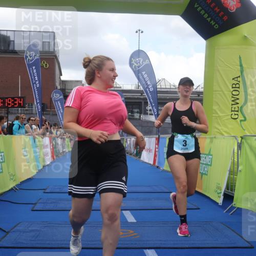 11.08.2024 - GEWOBA Citytriathlon Bremen Lena Gebhardt http://msf.ph/oto/6788025 11.08.2024 11:19:37 Ziel 3, 38, 95 meine-sportfotos.de