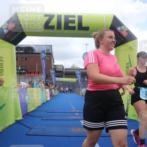 11.08.2024 - GEWOBA Citytriathlon Bremen Lena Gebhardt http://msf.ph/oto/6788028 11.08.2024 11:19:38 Ziel 3, 38, 95 meine-sportfotos.de