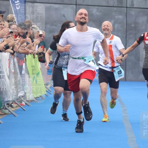 11.08.2024 - GEWOBA Citytriathlon Bremen Lena Gebhardt http://msf.ph/oto/6788037 11.08.2024 11:19:43 Ziel 3, 38, 95 meine-sportfotos.de