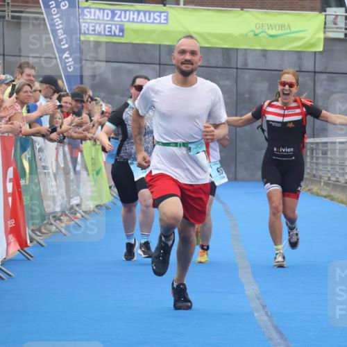 11.08.2024 - GEWOBA Citytriathlon Bremen Lena Gebhardt http://msf.ph/oto/6788043 11.08.2024 11:19:44 Ziel 3, 38, 95 meine-sportfotos.de