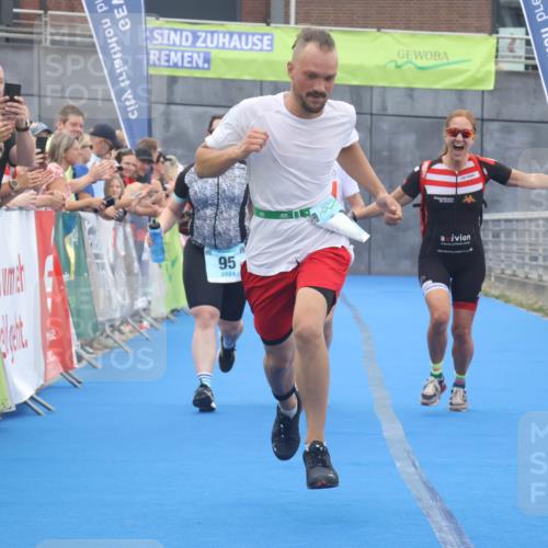 11.08.2024 - GEWOBA Citytriathlon Bremen Lena Gebhardt http://msf.ph/oto/6788045 11.08.2024 11:19:44 Ziel 3, 38, 95 meine-sportfotos.de
