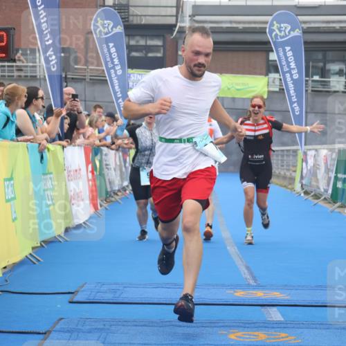 11.08.2024 - GEWOBA Citytriathlon Bremen Lena Gebhardt http://msf.ph/oto/6788051 11.08.2024 11:19:45 Ziel 38, 95 meine-sportfotos.de