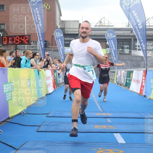 11.08.2024 - GEWOBA Citytriathlon Bremen Lena Gebhardt http://msf.ph/oto/6788055 11.08.2024 11:19:45 Ziel 38, 95 meine-sportfotos.de