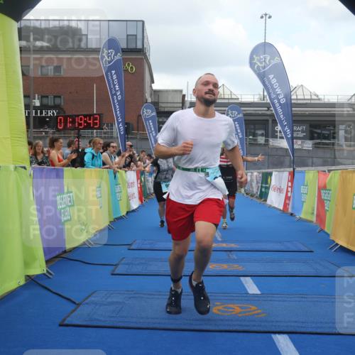 11.08.2024 - GEWOBA Citytriathlon Bremen Lena Gebhardt http://msf.ph/oto/6788056 11.08.2024 11:19:46 Ziel 38, 95 meine-sportfotos.de