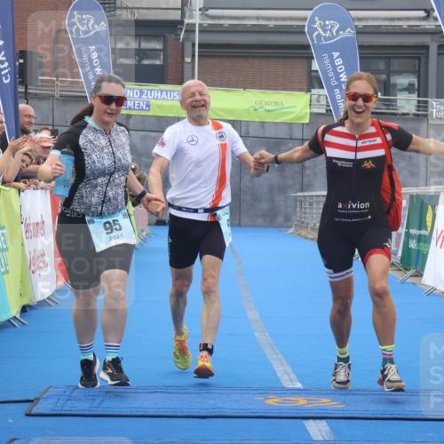 11.08.2024 - GEWOBA Citytriathlon Bremen Lena Gebhardt http://msf.ph/oto/6788058 11.08.2024 11:19:46 Ziel 38, 95 meine-sportfotos.de