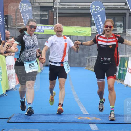 11.08.2024 - GEWOBA Citytriathlon Bremen Lena Gebhardt http://msf.ph/oto/6788060 11.08.2024 11:19:46 Ziel 38, 95 meine-sportfotos.de