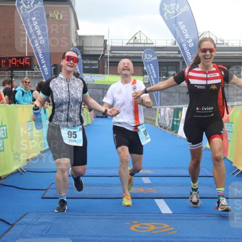 11.08.2024 - GEWOBA Citytriathlon Bremen Lena Gebhardt http://msf.ph/oto/6788068 11.08.2024 11:19:48 Ziel 38, 95 meine-sportfotos.de