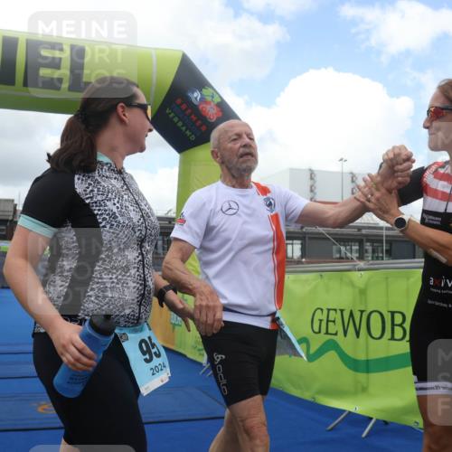 11.08.2024 - GEWOBA Citytriathlon Bremen Lena Gebhardt http://msf.ph/oto/6788090 11.08.2024 11:19:50 Ziel 38, 95 meine-sportfotos.de