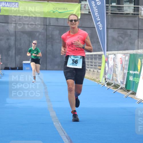 11.08.2024 - GEWOBA Citytriathlon Bremen Lena Gebhardt http://msf.ph/oto/6788109 11.08.2024 11:20:07 Ziel 4, 56 meine-sportfotos.de