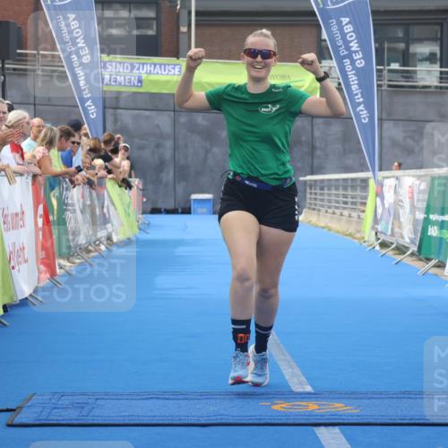 11.08.2024 - GEWOBA Citytriathlon Bremen Lena Gebhardt http://msf.ph/oto/6788142 11.08.2024 11:20:14 Ziel 4, 55, 56 meine-sportfotos.de
