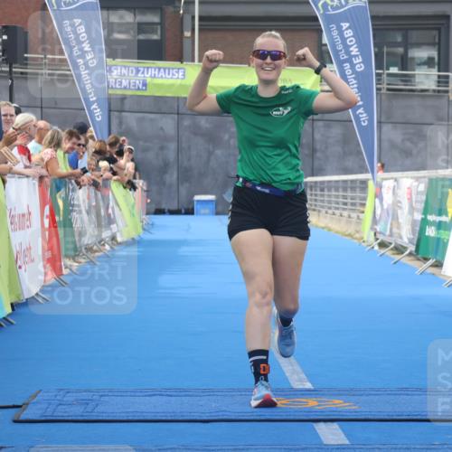 11.08.2024 - GEWOBA Citytriathlon Bremen Lena Gebhardt http://msf.ph/oto/6788145 11.08.2024 11:20:14 Ziel 4, 55, 56 meine-sportfotos.de
