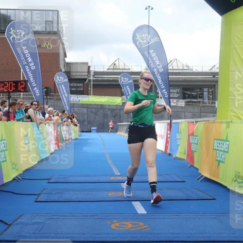 11.08.2024 - GEWOBA Citytriathlon Bremen Lena Gebhardt http://msf.ph/oto/6788154 11.08.2024 11:20:15 Ziel 4, 55, 56 meine-sportfotos.de