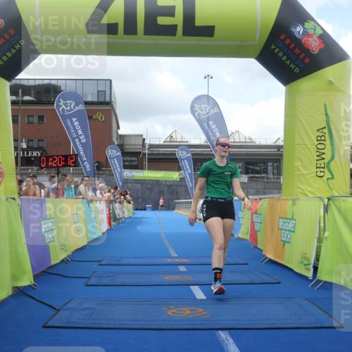 11.08.2024 - GEWOBA Citytriathlon Bremen Lena Gebhardt http://msf.ph/oto/6788158 11.08.2024 11:20:15 Ziel 4, 55, 56 meine-sportfotos.de