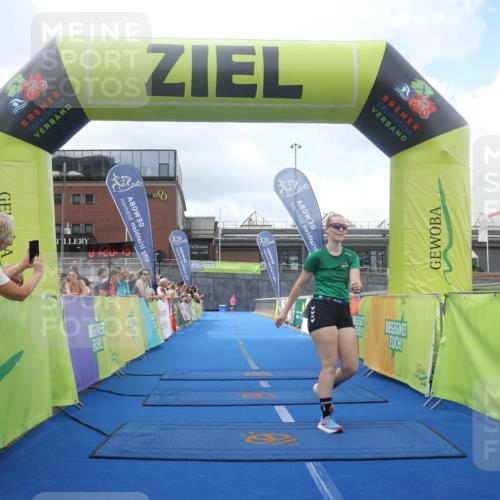 11.08.2024 - GEWOBA Citytriathlon Bremen Lena Gebhardt http://msf.ph/oto/6788161 11.08.2024 11:20:16 Ziel 4, 55, 56 meine-sportfotos.de