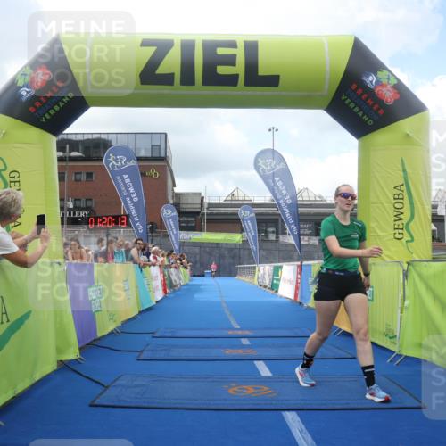 11.08.2024 - GEWOBA Citytriathlon Bremen Lena Gebhardt http://msf.ph/oto/6788164 11.08.2024 11:20:16 Ziel 4, 55, 56 meine-sportfotos.de