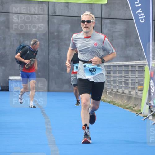 11.08.2024 - GEWOBA Citytriathlon Bremen Lena Gebhardt http://msf.ph/oto/6788198 11.08.2024 11:20:32 Ziel 26, 55, 68 meine-sportfotos.de