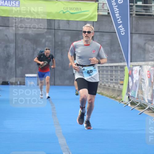11.08.2024 - GEWOBA Citytriathlon Bremen Lena Gebhardt http://msf.ph/oto/6788201 11.08.2024 11:20:32 Ziel 26, 55, 68 meine-sportfotos.de