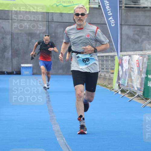 11.08.2024 - GEWOBA Citytriathlon Bremen Lena Gebhardt http://msf.ph/oto/6788205 11.08.2024 11:20:33 Ziel 26, 68 meine-sportfotos.de