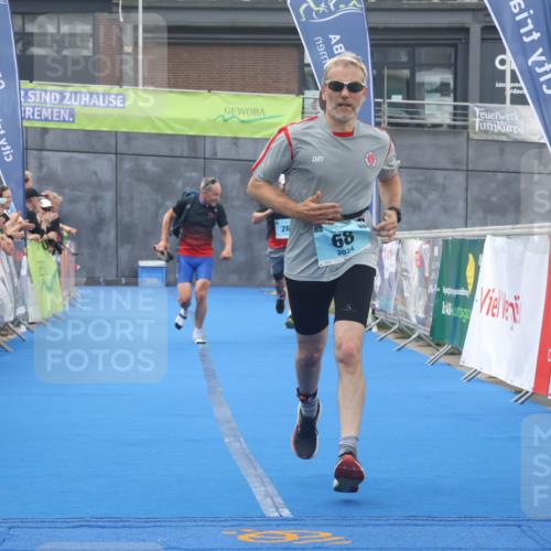 11.08.2024 - GEWOBA Citytriathlon Bremen Lena Gebhardt http://msf.ph/oto/6788213 11.08.2024 11:20:34 Ziel 26, 68 meine-sportfotos.de