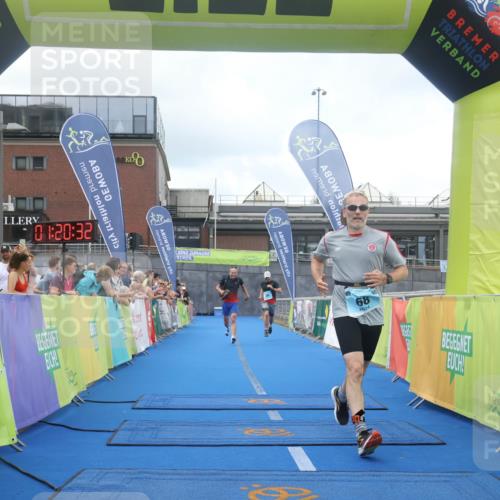 11.08.2024 - GEWOBA Citytriathlon Bremen Lena Gebhardt http://msf.ph/oto/6788222 11.08.2024 11:20:35 Ziel 26, 68 meine-sportfotos.de