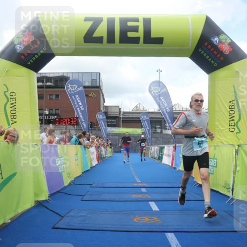 11.08.2024 - GEWOBA Citytriathlon Bremen Lena Gebhardt http://msf.ph/oto/6788228 11.08.2024 11:20:35 Ziel 26, 68 meine-sportfotos.de