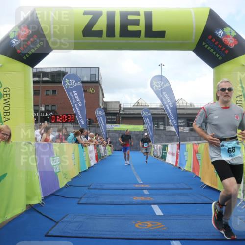 11.08.2024 - GEWOBA Citytriathlon Bremen Lena Gebhardt http://msf.ph/oto/6788230 11.08.2024 11:20:36 Ziel 26, 68 meine-sportfotos.de