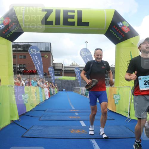 11.08.2024 - GEWOBA Citytriathlon Bremen Lena Gebhardt http://msf.ph/oto/6788260 11.08.2024 11:20:39 Ziel 26, 68 meine-sportfotos.de