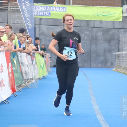 11.08.2024 - GEWOBA Citytriathlon Bremen Lena Gebhardt http://msf.ph/oto/6788273 11.08.2024 11:20:57 Ziel 12 meine-sportfotos.de