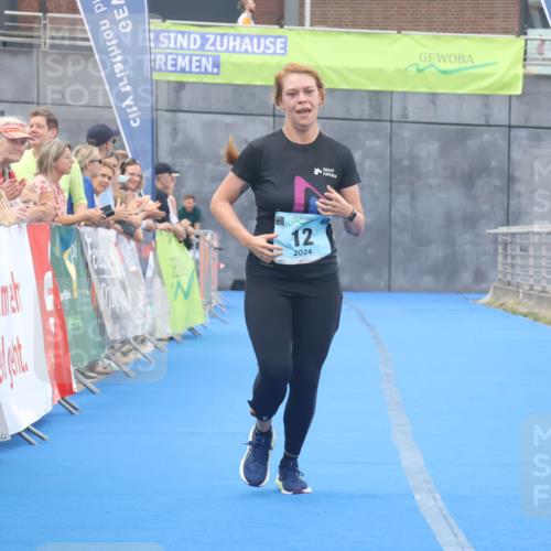 11.08.2024 - GEWOBA Citytriathlon Bremen Lena Gebhardt http://msf.ph/oto/6788275 11.08.2024 11:20:57 Ziel 12 meine-sportfotos.de