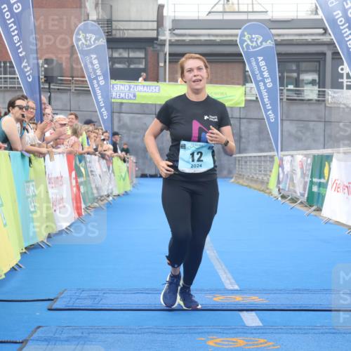 11.08.2024 - GEWOBA Citytriathlon Bremen Lena Gebhardt http://msf.ph/oto/6788280 11.08.2024 11:20:58 Ziel 12 meine-sportfotos.de