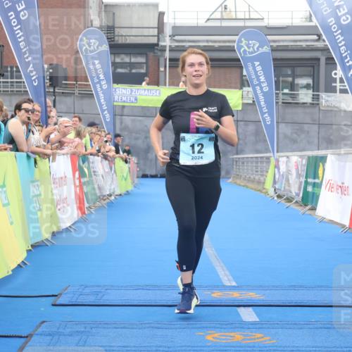 11.08.2024 - GEWOBA Citytriathlon Bremen Lena Gebhardt http://msf.ph/oto/6788281 11.08.2024 11:20:59 Ziel 12 meine-sportfotos.de