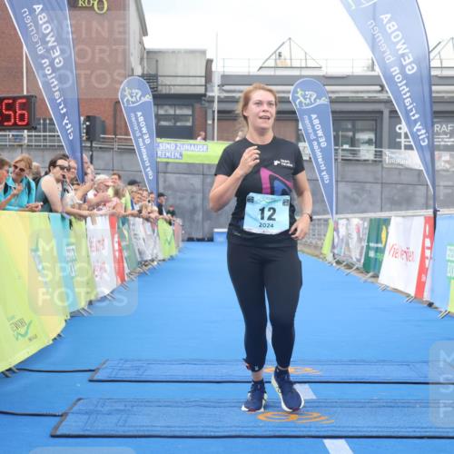 11.08.2024 - GEWOBA Citytriathlon Bremen Lena Gebhardt http://msf.ph/oto/6788283 11.08.2024 11:20:59 Ziel 12 meine-sportfotos.de