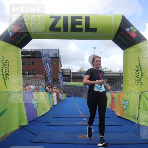 11.08.2024 - GEWOBA Citytriathlon Bremen Lena Gebhardt http://msf.ph/oto/6788284 11.08.2024 11:21:00 Ziel 12 meine-sportfotos.de