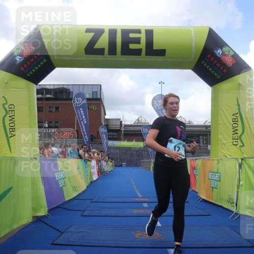 11.08.2024 - GEWOBA Citytriathlon Bremen Lena Gebhardt http://msf.ph/oto/6788286 11.08.2024 11:21:00 Ziel 12 meine-sportfotos.de