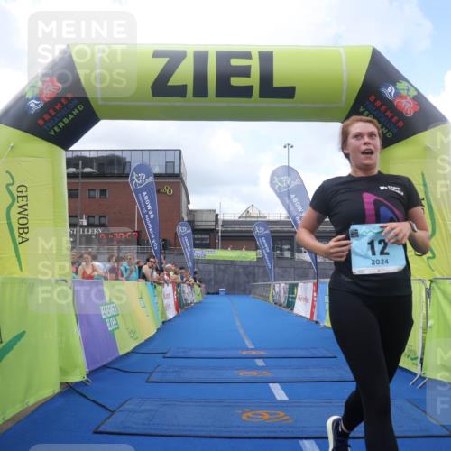 11.08.2024 - GEWOBA Citytriathlon Bremen Lena Gebhardt http://msf.ph/oto/6788290 11.08.2024 11:21:00 Ziel 12 meine-sportfotos.de