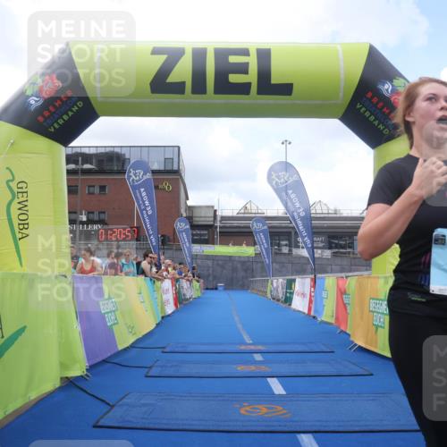 11.08.2024 - GEWOBA Citytriathlon Bremen Lena Gebhardt http://msf.ph/oto/6788293 11.08.2024 11:21:00 Ziel 12 meine-sportfotos.de