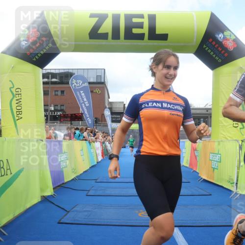 11.08.2024 - GEWOBA Citytriathlon Bremen Lena Gebhardt http://msf.ph/oto/6788342 11.08.2024 11:21:32 Ziel 5, 109 meine-sportfotos.de