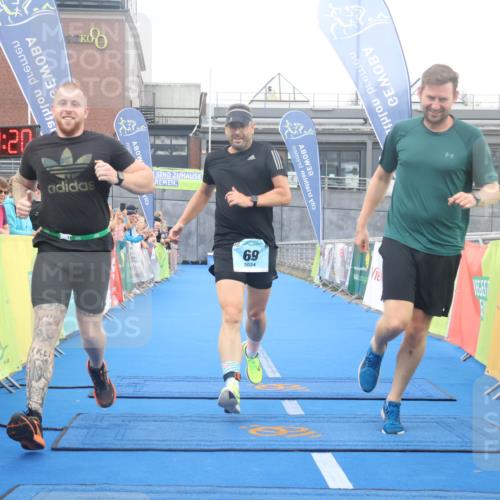 11.08.2024 - GEWOBA Citytriathlon Bremen Lena Gebhardt http://msf.ph/oto/6788446 11.08.2024 11:22:23 Ziel 69 meine-sportfotos.de