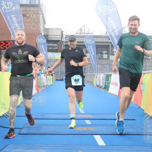 11.08.2024 - GEWOBA Citytriathlon Bremen Lena Gebhardt http://msf.ph/oto/6788448 11.08.2024 11:22:23 Ziel 69 meine-sportfotos.de