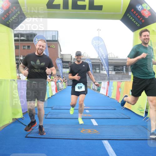 11.08.2024 - GEWOBA Citytriathlon Bremen Lena Gebhardt http://msf.ph/oto/6788454 11.08.2024 11:22:24 Ziel 69 meine-sportfotos.de