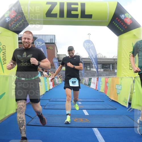 11.08.2024 - GEWOBA Citytriathlon Bremen Lena Gebhardt http://msf.ph/oto/6788456 11.08.2024 11:22:24 Ziel 69 meine-sportfotos.de