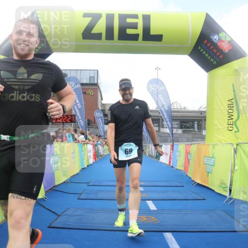 11.08.2024 - GEWOBA Citytriathlon Bremen Lena Gebhardt http://msf.ph/oto/6788459 11.08.2024 11:22:24 Ziel 69 meine-sportfotos.de