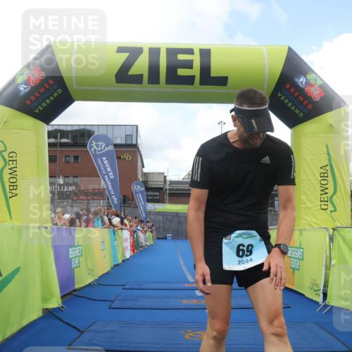 11.08.2024 - GEWOBA Citytriathlon Bremen Lena Gebhardt http://msf.ph/oto/6788468 11.08.2024 11:22:25 Ziel 69 meine-sportfotos.de
