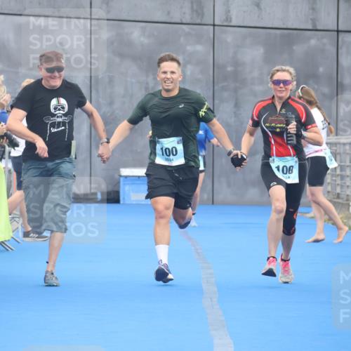 11.08.2024 - GEWOBA Citytriathlon Bremen Lena Gebhardt http://msf.ph/oto/6788471 11.08.2024 11:22:34 Ziel 100, 102 meine-sportfotos.de