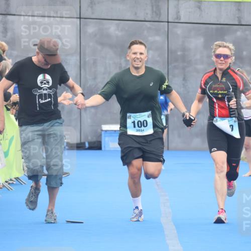 11.08.2024 - GEWOBA Citytriathlon Bremen Lena Gebhardt http://msf.ph/oto/6788474 11.08.2024 11:22:35 Ziel 100, 102 meine-sportfotos.de