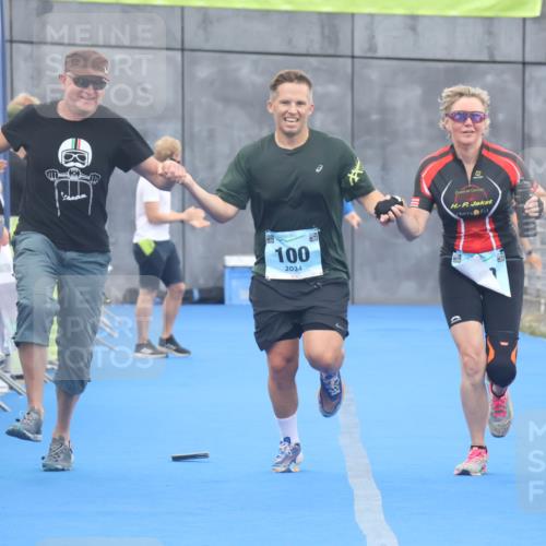 11.08.2024 - GEWOBA Citytriathlon Bremen Lena Gebhardt http://msf.ph/oto/6788476 11.08.2024 11:22:35 Ziel 100, 102 meine-sportfotos.de